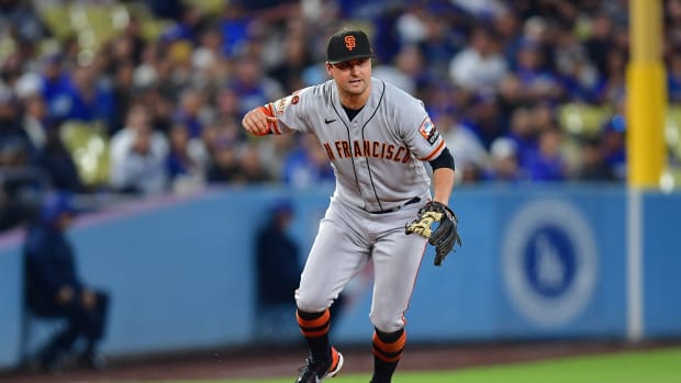 J.D. Davis makes one of the Giants' errors against the Dodgers. (2023)